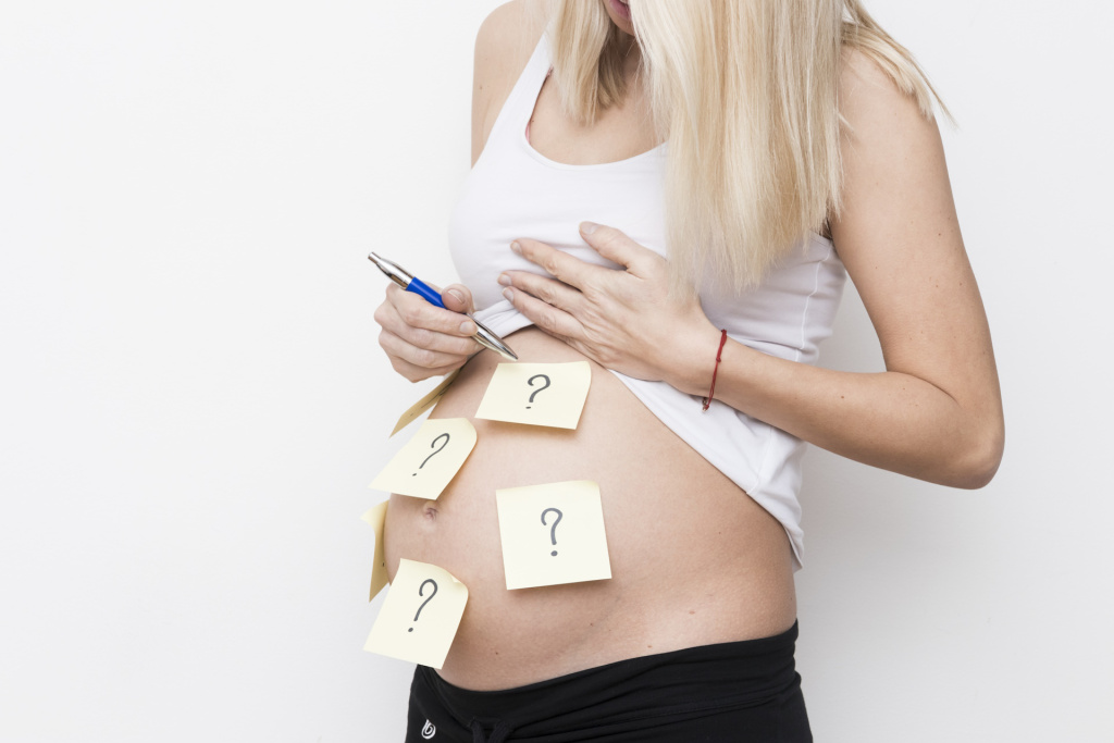 pregnant-woman-with-sticky-notes.jpg